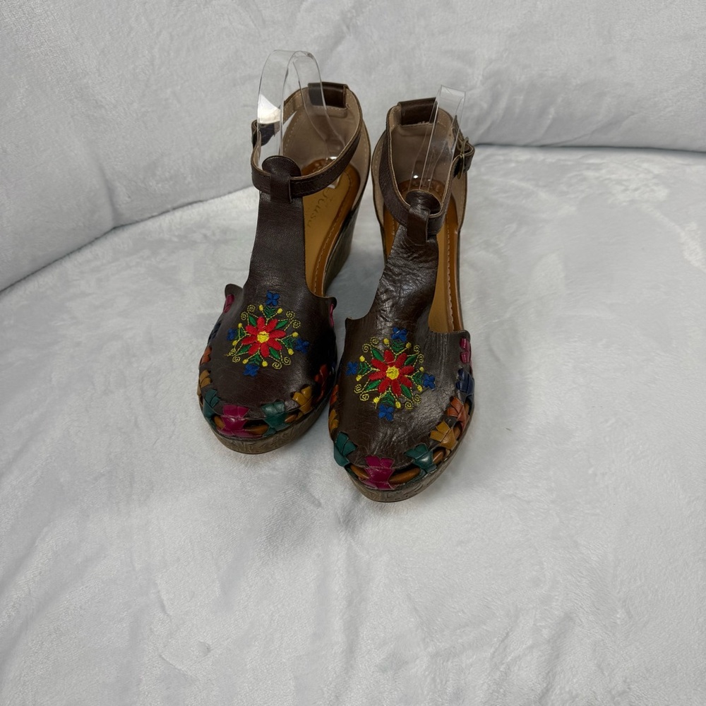 Brown Leather Sandals with Embroidery